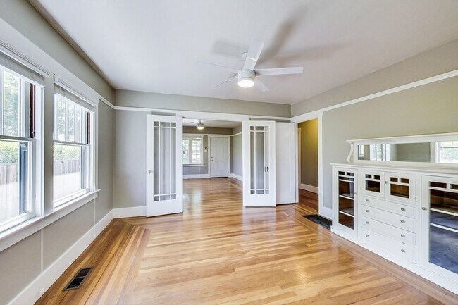 Building Photo - 2 Bedroom, 1 Bath + Office - Downtown Palo...