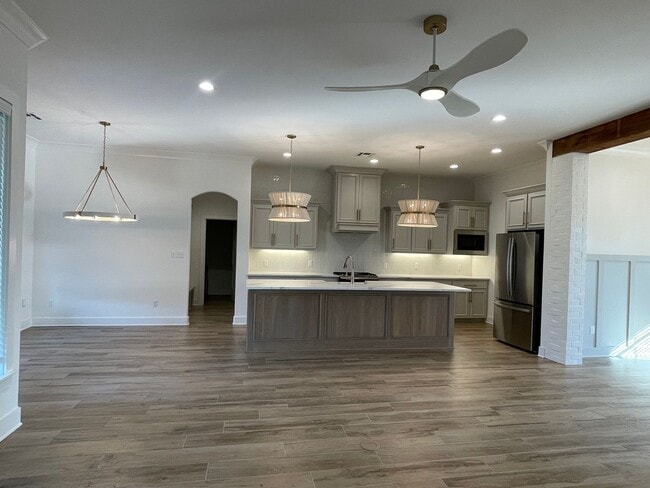 Building Photo - Tiburon newly built 2023 beauty!
