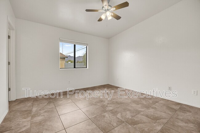 Building Photo - 2666 N Winstel Blvd