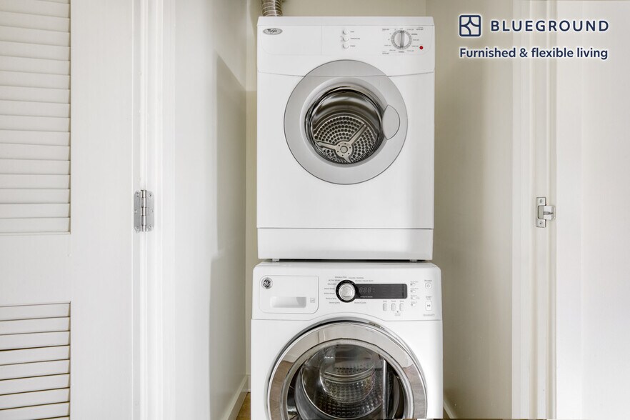 Building Photo - 10349 NE 10th St