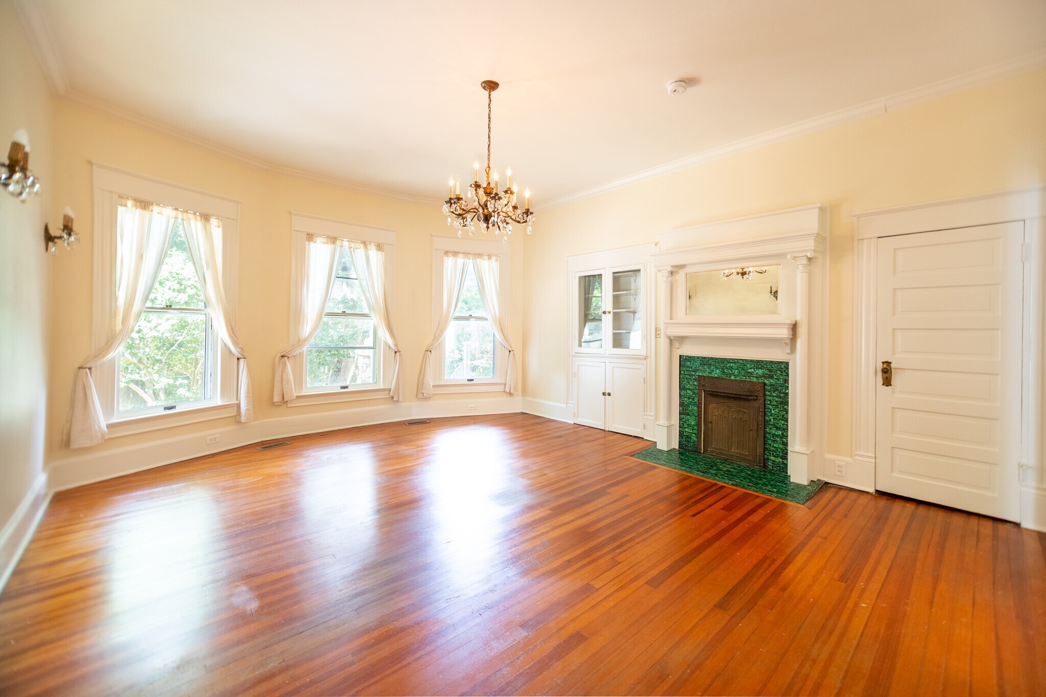 Downstairs Dining and Living - 1014 Shepherd St