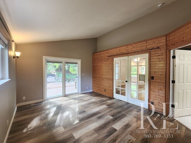 Building Photo - Forest-Edged Retreat with Pasture Access –...