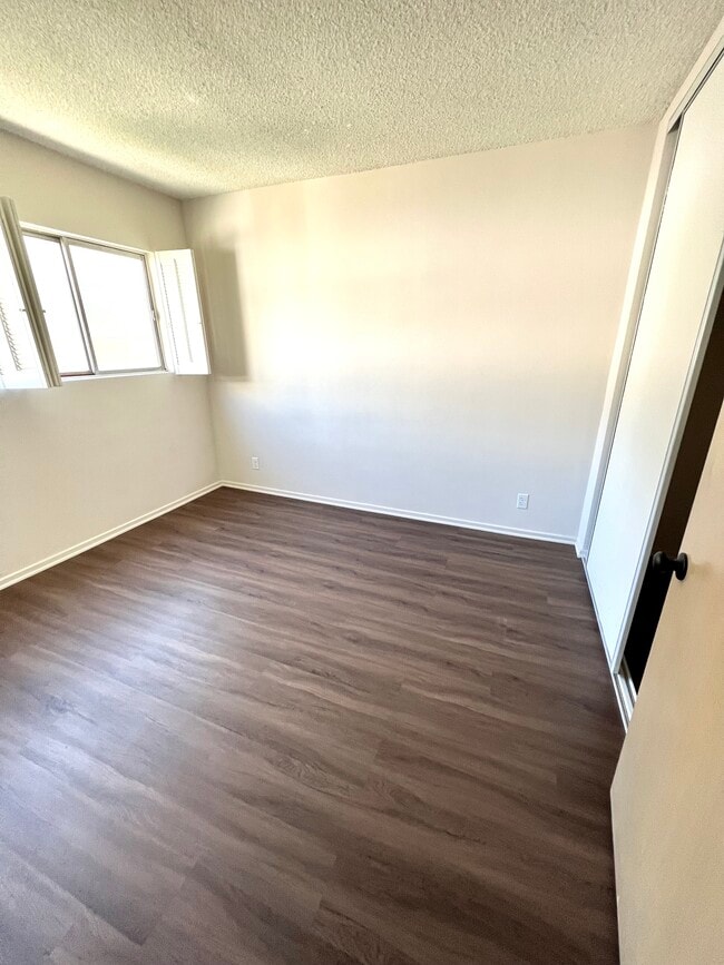 1st bedroom - 406 Veteran Ave