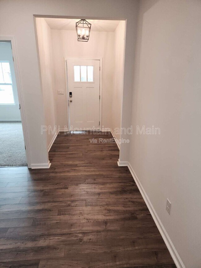 Building Photo - 299 Ridgeview Ln