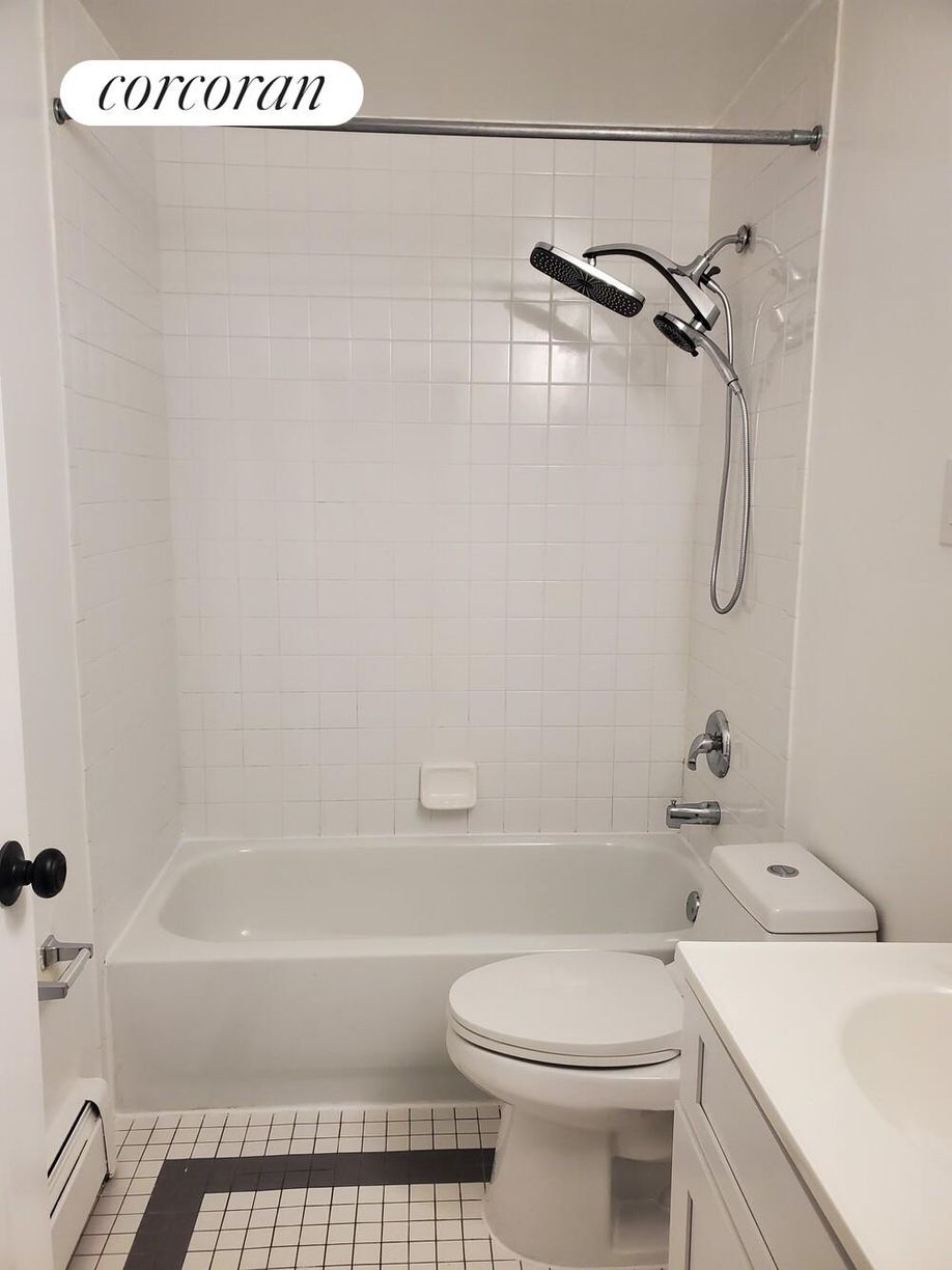 Building Photo - 71 E 118th St