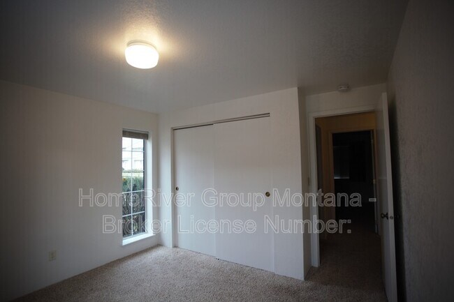 Building Photo - 2720 Crystal Ct