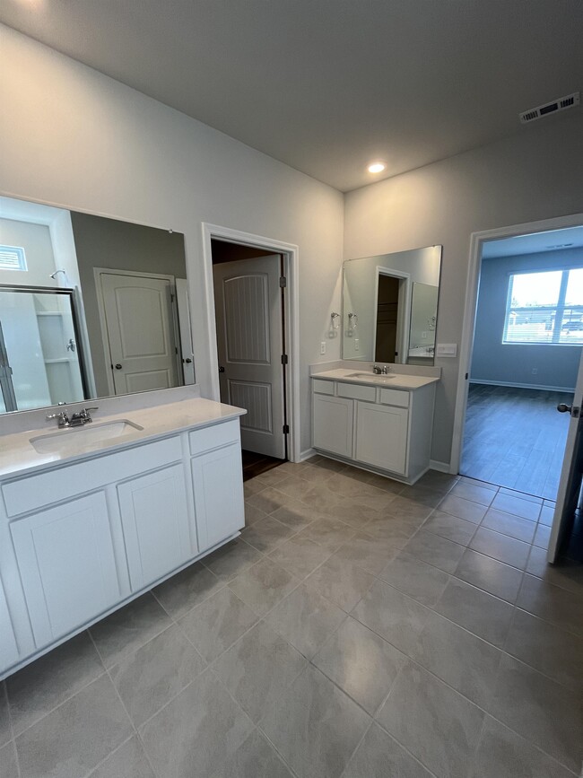 Building Photo - 6127 Japonica Ln
