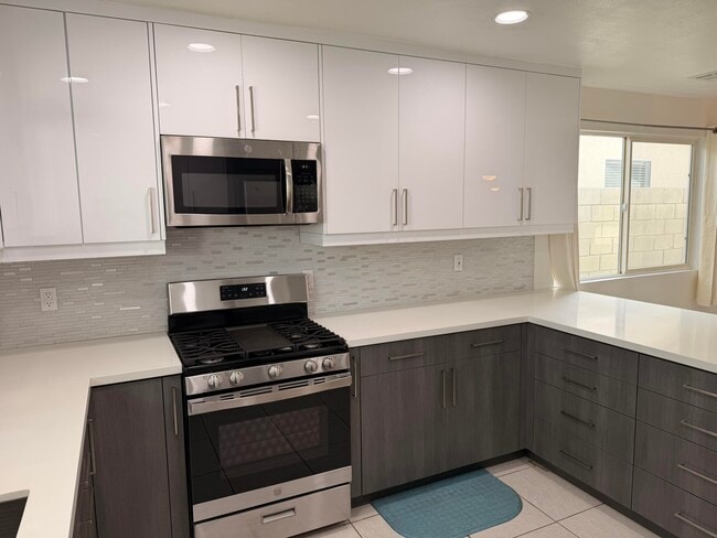 Building Photo - 51905 Avenida Velasco