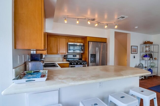 Building Photo - Private Rooftop Deck South Mission Beach