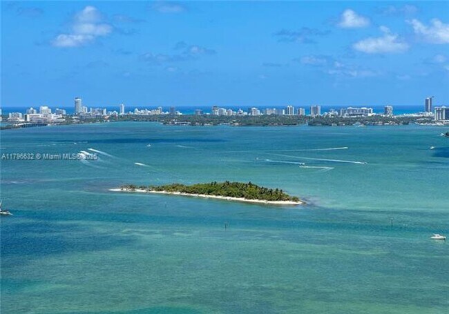 Building Photo - 2020 N Bayshore Dr