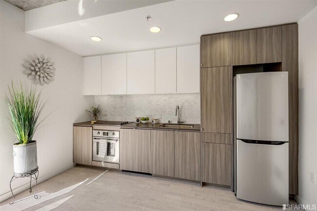 Building Photo - 45 Bartlett St