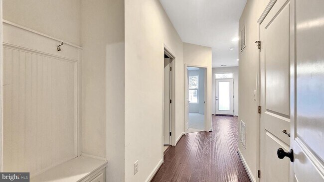 Building Photo - 43369 Southland St