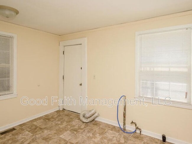 Building Photo - 2210 Bandler Rd