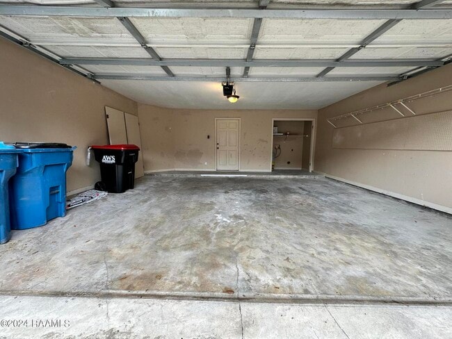 Building Photo - 104 Ambiance Cir