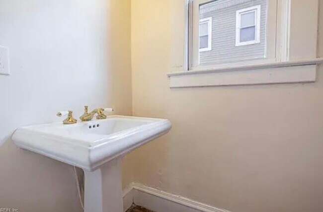 Building Photo - 214 Lucile Ave