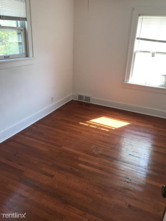 Building Photo - 4 br, 2 bath House - 3030 West Michigan Av...