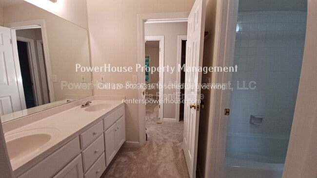 Building Photo - 5190 Southlake Dr