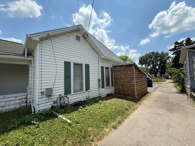 Building Photo - 115 Western Ave