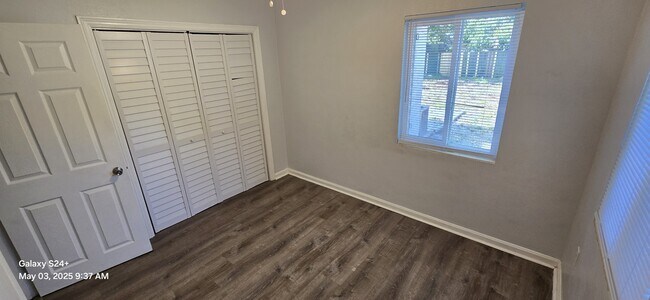 Building Photo - 1505 18th Ave Dr W