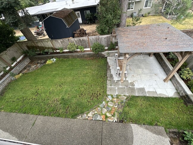 Building Photo - 3104 Sunset Dr W