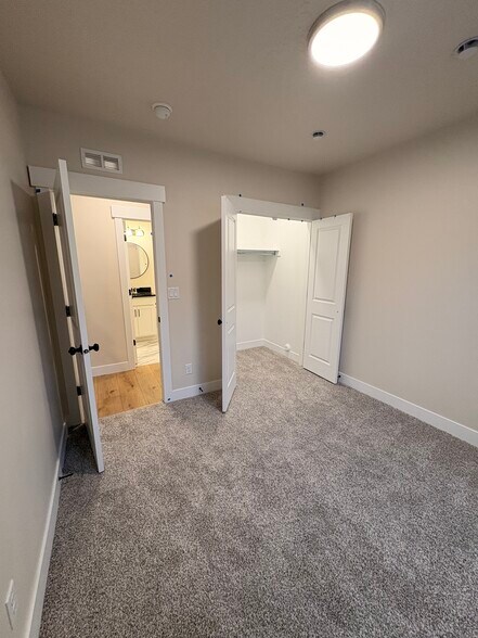 Building Photo - 5472 N Orville St