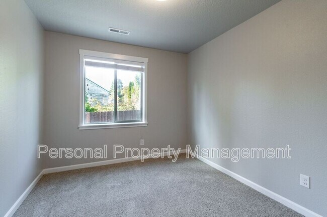 Building Photo - 11212 NE 14th Ct