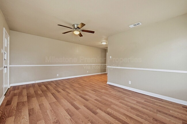 Building Photo - 1701 W Elm St