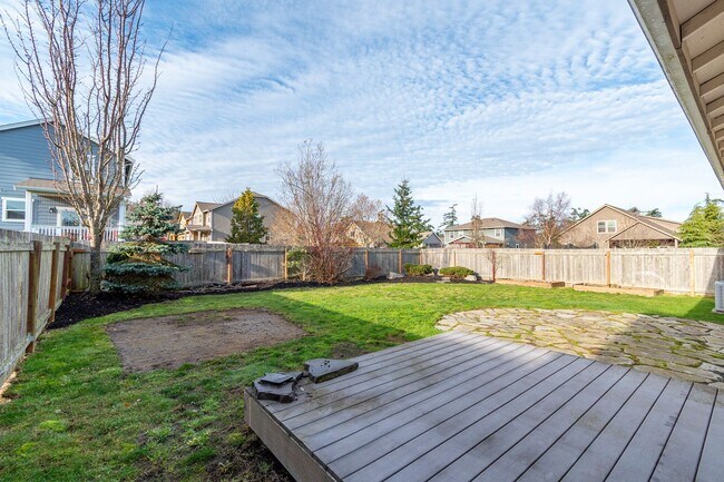 Building Photo - Spacious 3 Bedroom Plus Office with AC, Gas Fireplace and Fenced Backyard