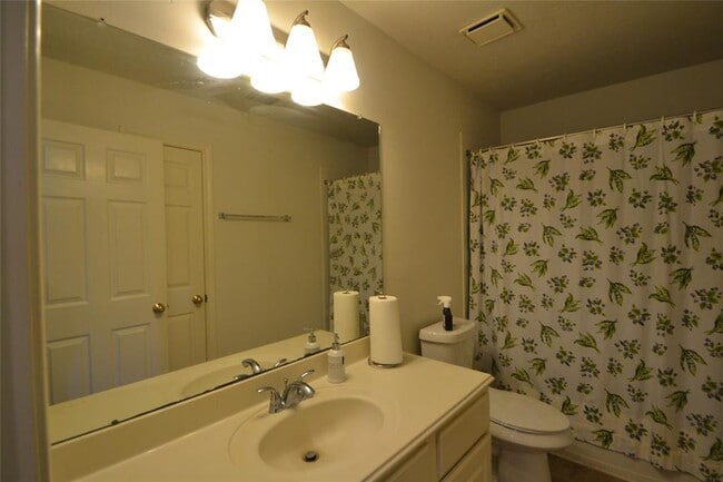 Building Photo - 12110 Laurel Ct