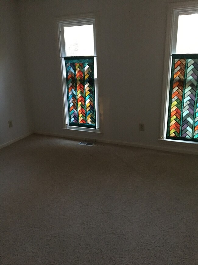 Building Photo - Sunny and Cheerful Unfurnished Energy Efficient Fairfield Harbour 3BR/2BA