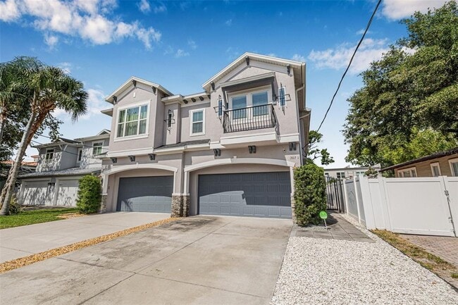 Building Photo - 307 S Gomez Ave
