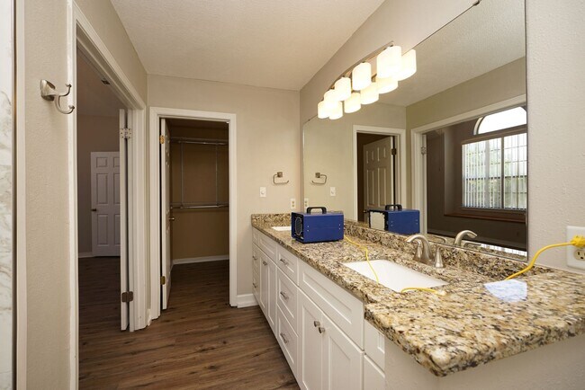 Building Photo - Great Fort Walton Beach Location