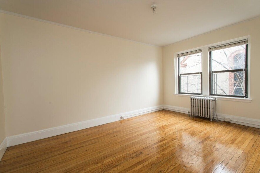 Building Photo - 36 Madison St