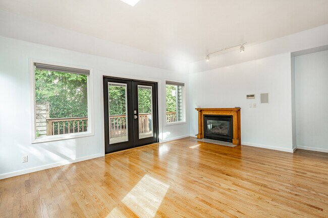 Building Photo - 8975 Snowy Owl Ln