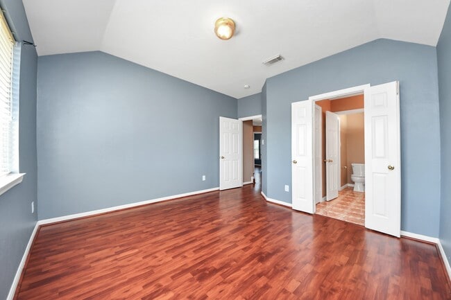 Building Photo - 1631 Mustang Crossing