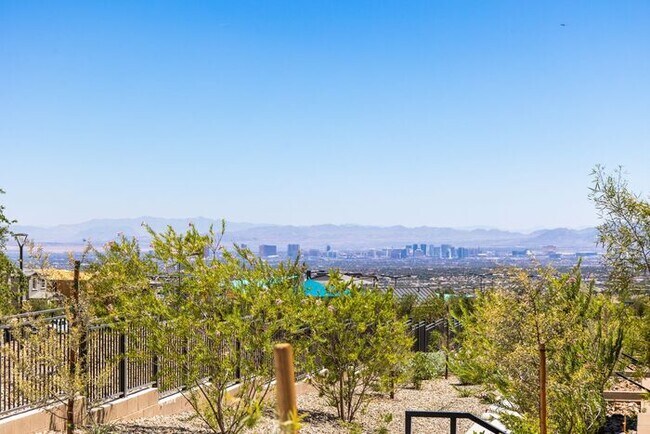 Building Photo - Stunning 3-Bedroom Home in Desirable Summerlin West