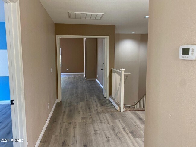 Building Photo - 9210 W Frank Ave