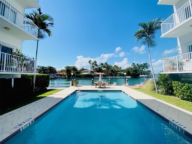 Primary Photo - 10250 W Bay Harbor Dr