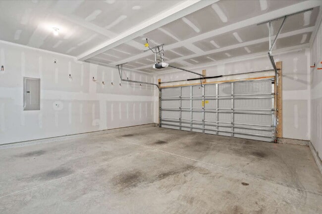 Building Photo - 130 Silent Brk Trl