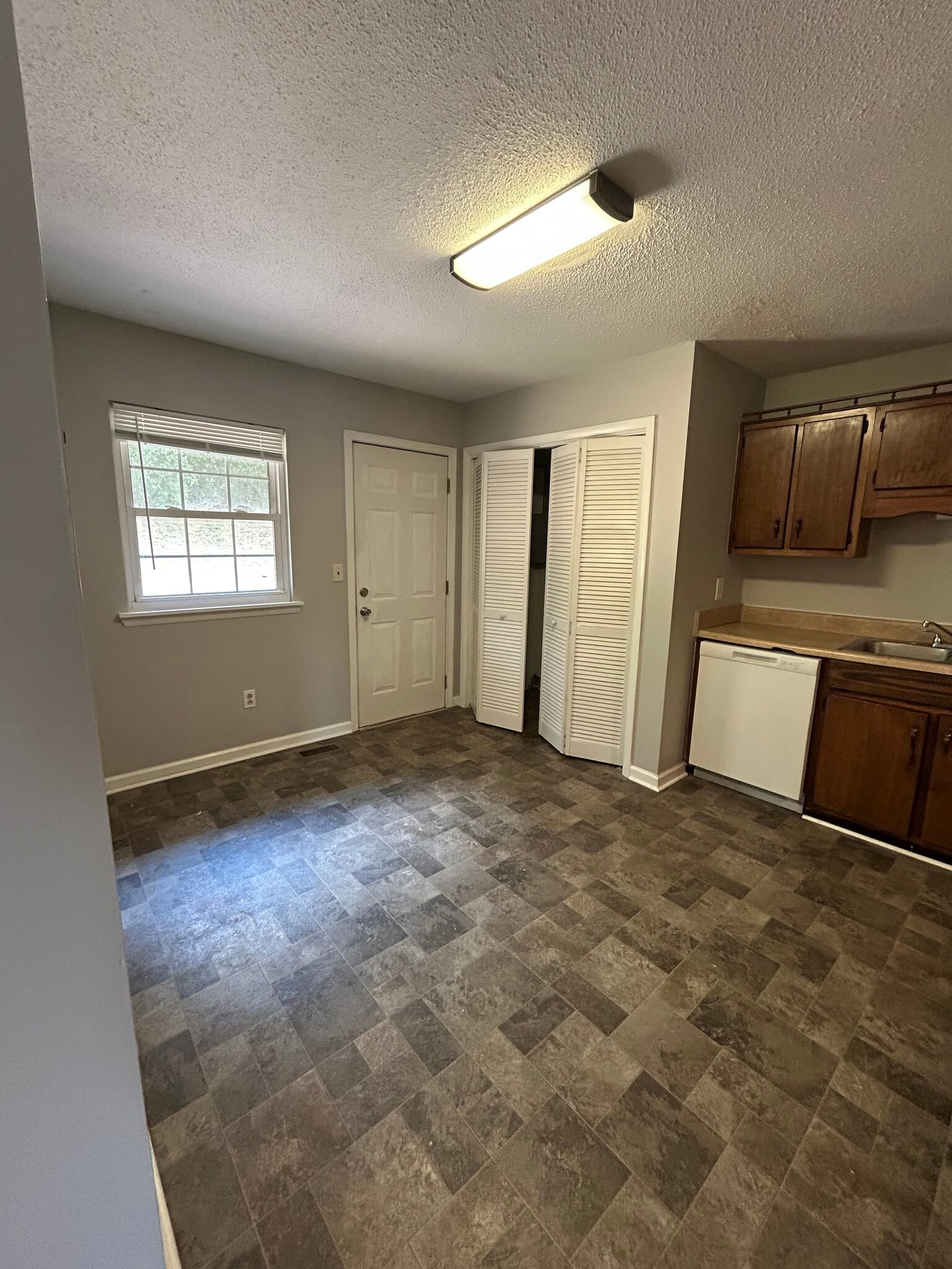 Building Photo - 406 Missionary Ave