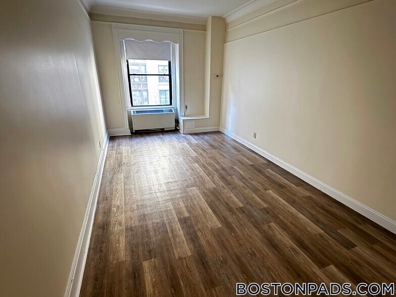 Building Photo - 62 Boylston St