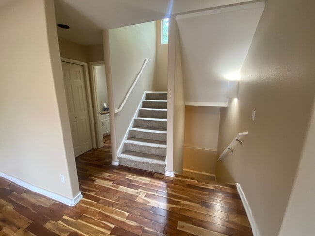 Building Photo - A gorgeous Eagle River home with views for...