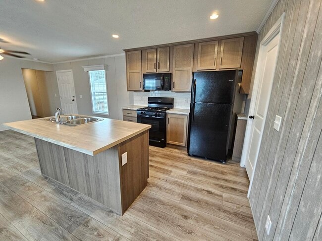 Primary Photo - 46000 Geddes Rd