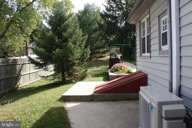 Building Photo - 820 W Bridge St