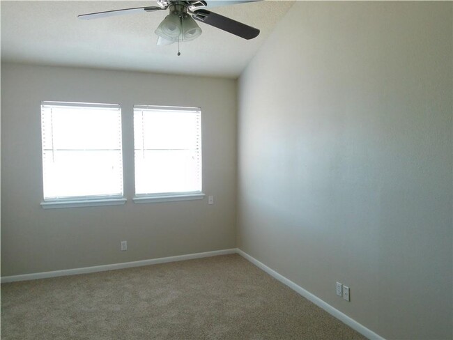 Building Photo - 2725 Santa Fe Unit D - 2/Bed 2.5/Bath - $1...