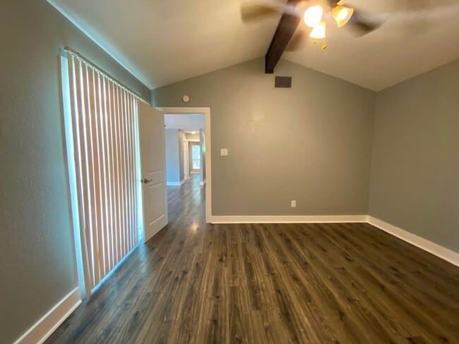 Building Photo - 3411 Lynridge Dr