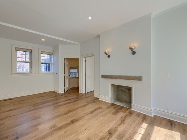 Building Photo - 1701 N Front St