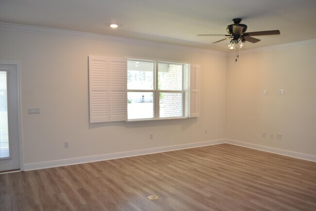 Building Photo - 173 Picnic Pl