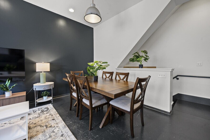 Building Photo - 160 E Berkeley St