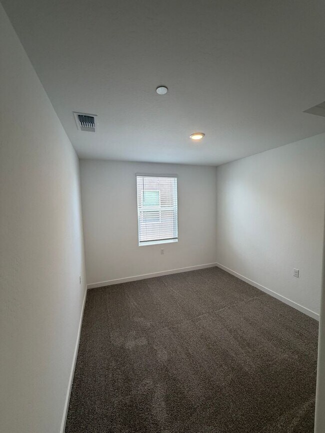 Building Photo - 4774 Jema Wy